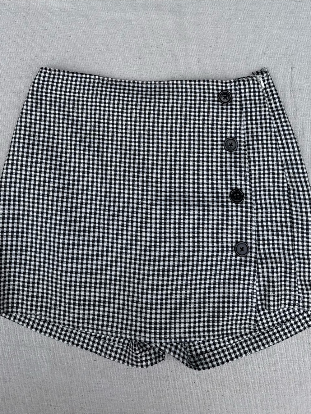 Kendall & Kylie Black and White Gingham Side-Button Skort